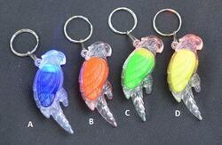 Klíčenka papoušek plast svítící 6cm, 4druhy (12ks/karta)