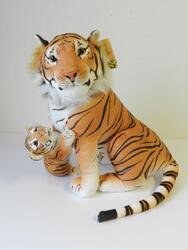 Tygr hnědý sedící s mládětem plyš 48cm (12)