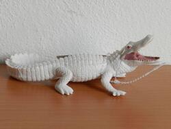 Krokodýl bílý plast 15cm
