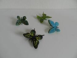 Motýl plast 4 barvy(144ks/bal)